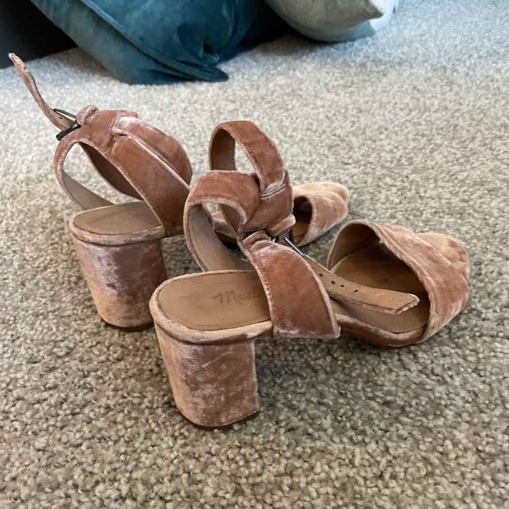Madewell Claudia sandal in velvet